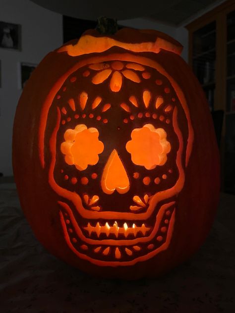 Sugar Skull Carved Pumpkin, Day Of The Dead Pumpkin Carving, Candy Skull Pumpkin, Pumpkin Competition, Halloween Calabazas, Halloween Pumpkin Images, Halloween Food Decorations, Halloween Pumpkin Crafts, Cute Pumpkin Carving