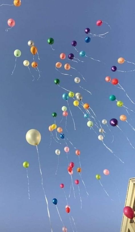 Balon Wallpapers, Balon Story, Balon Aesthetic, 3 Aesthetic, Calming Pictures, Edit Wallpaper, Happy Birthday Wishes Cake, Birthday In Heaven, Colorful Balloons