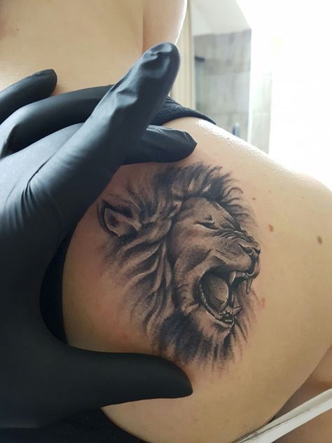 Small Lion Head Tattoo For Women, Lion Tattoo Roaring, Roaring Lion Tattoo For Women, Tattoos For Women Lion, Tattoo Lion King, Lion Woman, Fierce Lioness, Quetzal Tattoo, Funny Small Tattoos