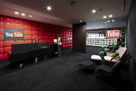 YouTube Office Headquarters Interior Design in San Bruno, California Youtube Office, Tokyo Architecture, Door Detail, Long Curtains, Design Del Prodotto, Coworking Space, Commercial Interiors, Visual Merchandising, Design Furniture