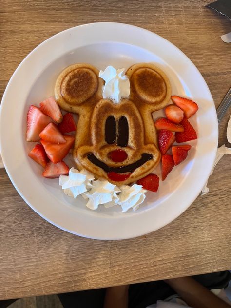 Mickey Mouse Breakfast, Disney Pancakes, Mickey Waffles Recipe, Pancake Face, Mickey Waffle, Disney Waffle Maker, Mickey Waffles Aesthetic, Mickey Mouse Pancakes, Disney Breakfast