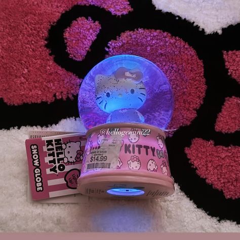 🎀 Hello Kitty snow globe 🎀 I absolutely love snowglobes let alone Hello Kitty ones 🩷 I’m over the moon to be gifted this one for my birthday by a sanrio bestie @hello_keithtrix 🥰 It lights up in different colors & has pink glitter inside 💖 It’s actually pretty big in person, I was surprised when I unboxed the package! 💗 found at @homegoods ⭐️ there’s also a halloween snowglobe out that I hope I can find! • • • • • ♡ Follow @hellogemini22 for more cuteness! #hellokitty #hellokittysnowglobe... Hello Kitty Snow Globe, Aesthetic Snowglobe, Kawaii Snow Globe, Pink Snow Globe, Snowglobe Collection, Over The Moon, Pink Glitter, Snow Globes, Light Up