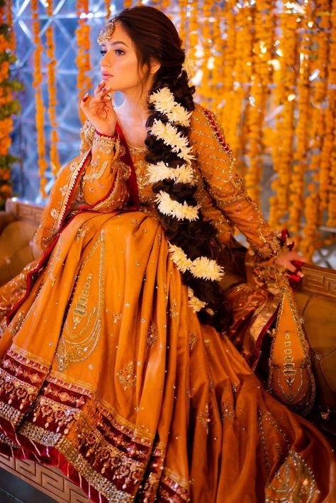 Wonder what the large band of flowers on a bride's bun and braid combination is all about? Get to know everything about Poola Jada, a native hair accessory of Southern India. All the details sourced locally! Native Hair, Bride Bun, Mehendi Dresses, Mohsin Naveed Ranjha, Poola Jada, Hairstyles For Gowns, Mehndi Outfit, Mehndi Dress, Punjabi Dress