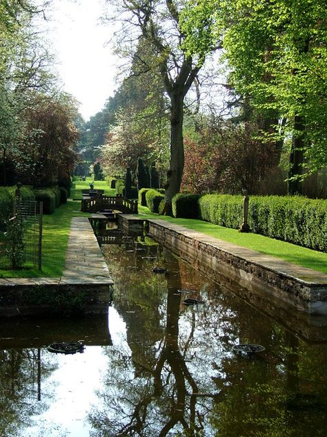 Buscot Park, Oxfordshire | Rex Harris | Flickr Buscot Park, Summer Checklist, Oxfordshire England, Uk Summer, Europe Aesthetic, Oxford England, The Shire, Dream Destinations, Leeds