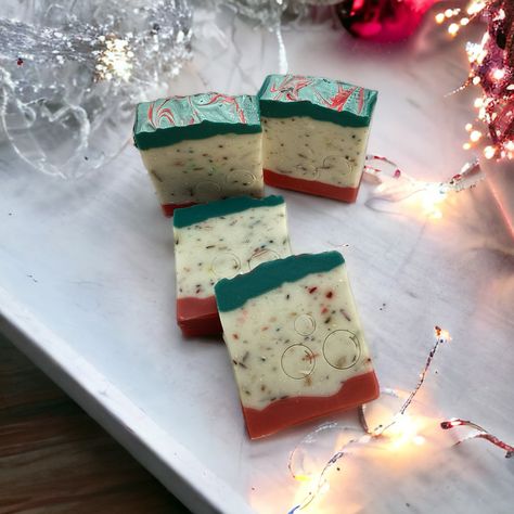 This soap gives off the Christmas vibes! Colored in shades of red & green, and the middle of the soap is designed to look like ornaments! Fragranced with pine needles, sweet fir balsam, warm cedar & sparkling tinsel. Soap Body Wash, Christmas Soap, Holiday Scents, Christmas Vibes, Pine Needles, Handmade Christmas Ornaments, Diy Soap, Handmade Holiday, Soap Bar