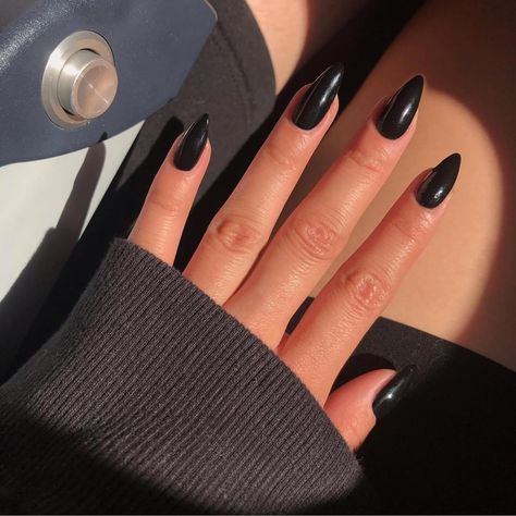 Cute Black And White Nails, Black Press On Nails, Nails Medium Length Almond, Fire Fashion, Press On Nails Almond, Nails Almond Shape, Black And White Nails, Nails Medium Length, Long Press On Nails