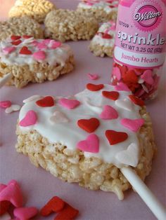 So cute!  Can't wait to try these!  Getting some good ideas for Valentine's Day treats for my kids school class and my class for the girls at church! Valentines Snacks, Krispy Treats, Rice Krispy, Valentines Day Food, Valentines Day Treats, Rice Krispie Treats, Valentine Love, Valentines Food, Rice Krispie