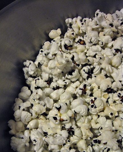 Black popcorn Black And White Popcorn, Black Popcorn, White Popcorn, Night Circus, All Black Everything, An Article, Popcorn, Need This, All Black