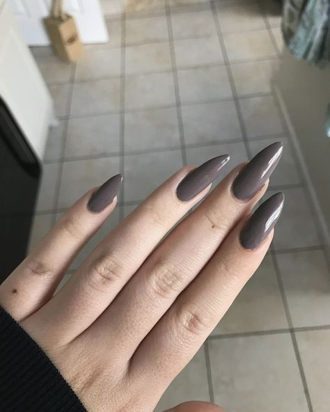 stone grey | @kikomilano tortora chiaro — #nails #nailsofinstagram #naturalnails #longnails #nailstyle #neutralnails #springnails #nailtrends Grunge Nail Art, Grey Nail Art, Grey Acrylic Nails, Fake Nails Long, Pink Glitter Nails, Wow Nails, Goth Nails, Grunge Nails, Simple Acrylic Nails