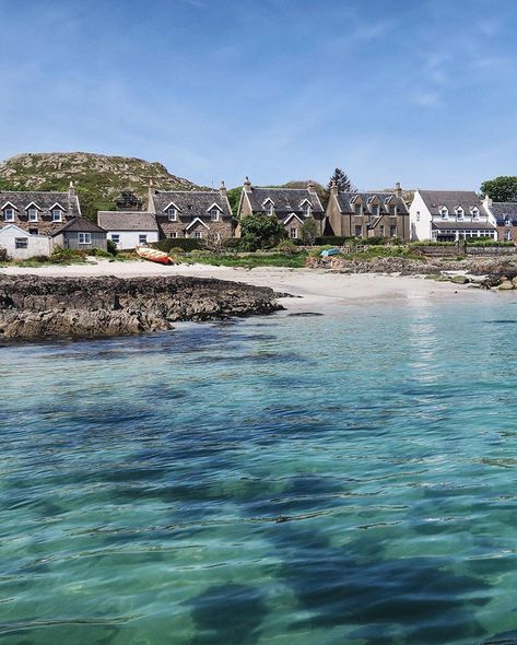 Isle Of Iona, Throwback Pic, Be Responsible, Visit Scotland, Places Of Interest, The Isle, Scotland Travel, Turquoise Water, English Countryside