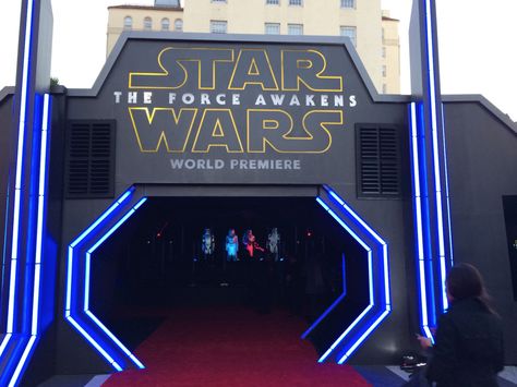 STAR WARS THE FORCE AWAKENS PREMIERE 8 Starwars Theme, Star Wars Event, Star Wars Set Design, Star Wars Premiere, Star Wars Cantina, Star Wars Luminara, Homecoming Hallways, Star Wars Exhibition, Alien Halloween