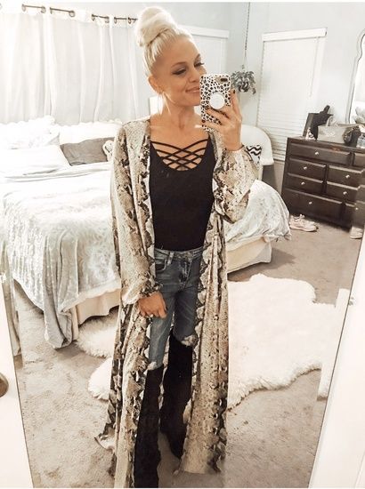 Snake Print Kimono Outfit, Duster Outfit, Denim Duster, Kimono Outfit, Dusters, Print Kimonos, Fashion 2024, Animal Prints, Staple Pieces