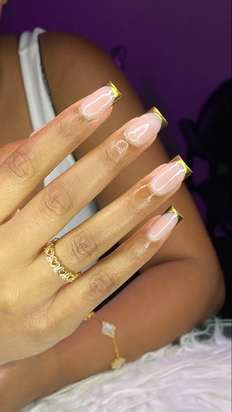 Pink And Gold French Tip Nails, Pink And Gold Nails Short, Gold French Tip Coffin, Gold French Tip Acrylic Nails, Gold Chrome Nails French, Gold French Tip Toes, Gold Square Nails, Short French Tips, Baddies Nails