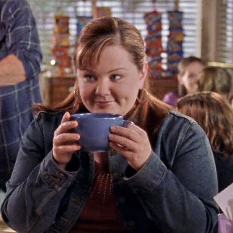 sookie st james • gilmore girls Sookie Gilmore Girls, Sookie St James, Gilmore Core, Gilmore Girls Characters, Luke And Lorelai, Gilmore Girl, Lauren Graham, Lorelai Gilmore, Stars Hollow