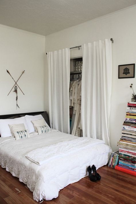 studio apartment configuration--bed almost right next to the closet, books stacked with a vase on top. #cute Curtains For Closet Doors, Ideas Armario, Hostel Room, Closet Curtains, No Closet Solutions, Studio Apartments, Tiny Bedroom, Closet Bedroom, Apartment Living