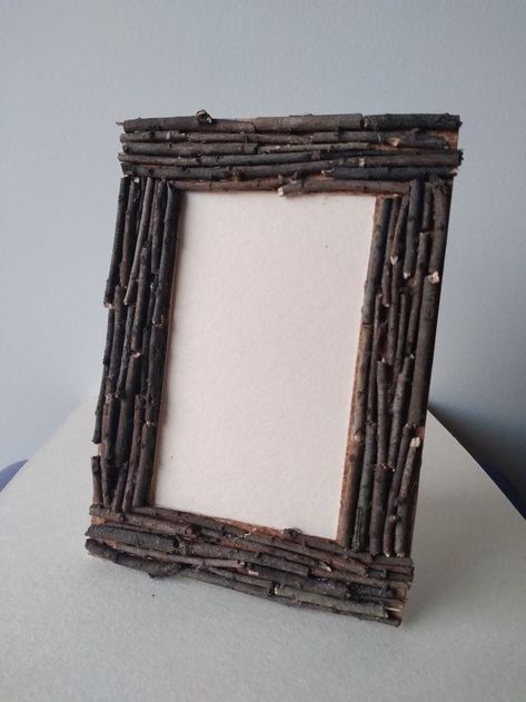 Branch Frame Diy, Twig Picture Frame Diy, Diy Picture Frames Wooden, Diy Photo Frame Cardboard, Takken Decor, Decorative Bathroom Mirrors, Frames Diy Crafts, Mirror Decor Ideas, Frames Ideas