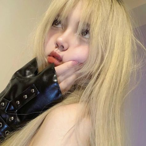 cute japanese korean uzzlang fem girl icon aesthetic profile Blonde Asian, Misa Amane, Icons Girls, رعب نفسي, Kawaii Girl, Mean Girls, Korean Makeup, Girl Icons, Korean Beauty