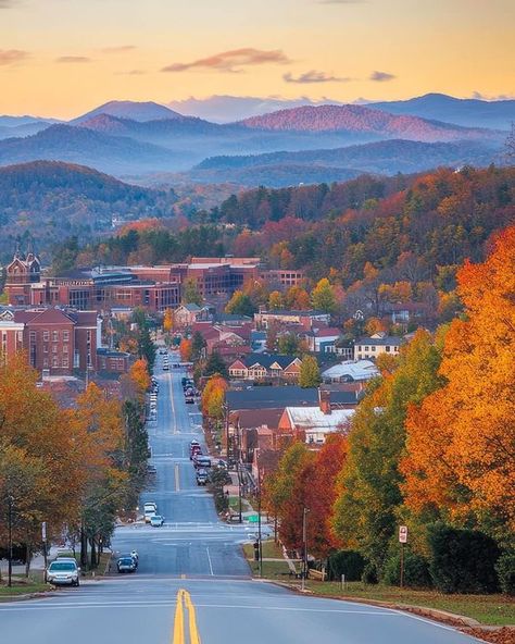 Blue Ridge Mountains North Carolina, Mountains North Carolina, Nature And Flowers, Majestic Nature, Boone North Carolina, Boone Nc, Western Nc, Carolina Girl, Mountain Wallpaper