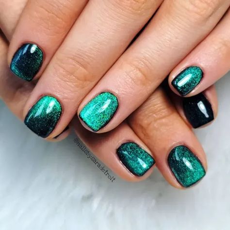 St Patricks Day Cat Eye Nails, Cat Eye Nails Ideas, Emerald Green Chrome Nails, Green Cat Eye Nails, Cat Eye Nail Designs, Green Cat Eye, Summer Nails Colors Designs, Cat Eye Nail, Magnetic Polish