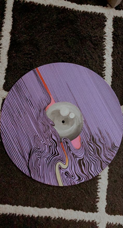 Vinyl Paintings Aesthetic, Art With Records, Cool Vinyl Records, Vynil Record Painting, Painted Records Aesthetic, Art On Records, Tame Impala Painting, Painting Vynil Records, Painted Record Ideas