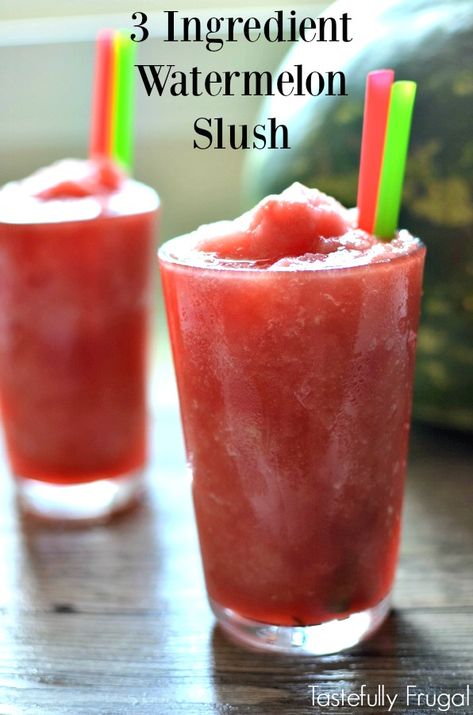 Watermelon Slushies, Watermelon Slush, Watermelon Snack, Picnic Drinks, Watermelon Slushie, Healthy Summer Drinks, Healthy Picnic, Watermelon Pops, Slushie Recipe