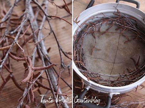 Twig Art, Fun Wreath, Ikebana Arrangements, Natural Wreath, Easter Flowers, Christmas Tablescapes, Easter Holidays, Flower Stands, Diy Easter Decorations