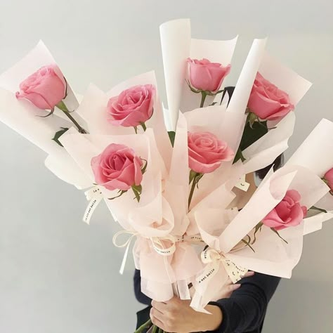 Single Rose Bouquet, Single Flower Bouquet, Diy Bouquet Wrap, Luxury Flower Bouquets, Flower Bouquet Diy, Flower Gift Ideas, Flower Bucket, Bouquet Wrap, Flowers Bouquet Gift