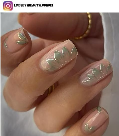 Nail Art Vert, Sage Green Nails, Ongles Beiges, Bridesmaids Nails, Boho Nails, Green Nail Art, Green Nail Designs, Floral Nail Designs, Minimalist Nails