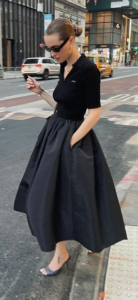 Black Flare Skirt Outfit, Flare Skirt Outfit, Black Midi Skirt Outfit, Full Skirt Outfit, Midi Rock Outfit, Black Flare Skirt, Dior Skirt, Unique Skirt, Yours Sincerely