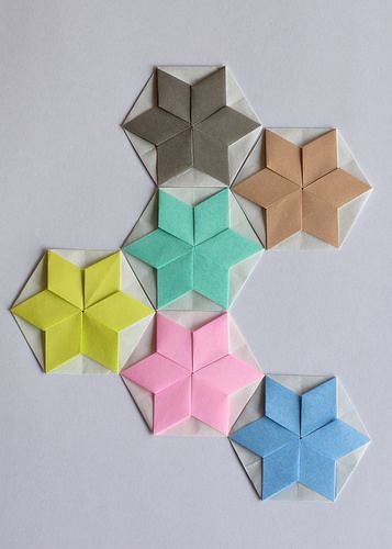 Origami Star Tato Flat Origami, Tato Mandala, Origami Quilt, Origami Flowers Tutorial, Paper Folding Crafts, Origami Star Box, Origami Star, Origami Envelope, Origami For Beginners