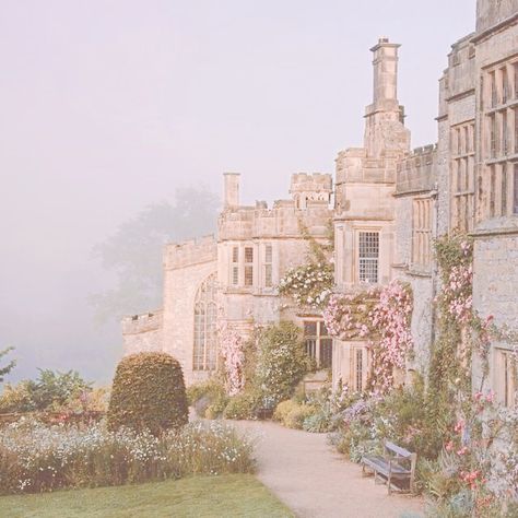 Soft Fantasy Aesthetic, Raindrops And Roses, Light Academia Aesthetic, Castle Aesthetic, Royalty Aesthetic, Ethereal Aesthetic, Royal Aesthetic, Fairy Aesthetic, Princess Aesthetic