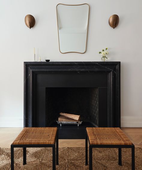 Explore Paige Pettit's Edited Home In NYC | Jenni Kayne Black Marble Fireplace, Parisian Home Decor, Cozy Family Rooms, Family Room Fireplace, Marble Fireplace, Front Rooms, Living Room Lounge, Jenni Kayne, Amber Interiors