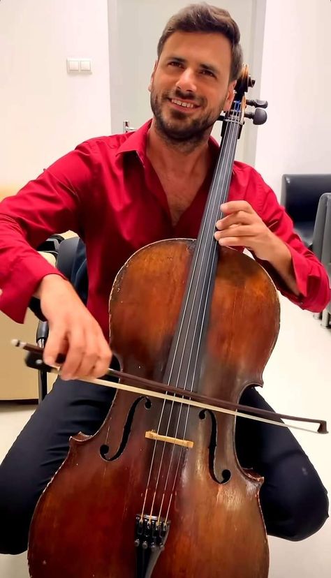 Cello Photo, Cello Photography, Hauser Cello, Cello Player, Stjepan Hauser, Yang Yang Actor, Best Pictures Ever, Cello Music, Keanu Charles Reeves