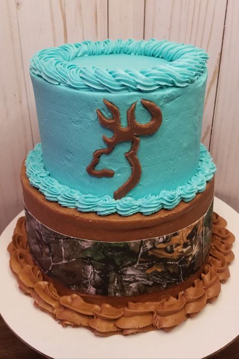 Camo and buck birthday cake made with 6 and 8 inch tiers. Western Graduation Cake Ideas, Western Sweet 16 Cakes, Country Birthday Ideas, Country Cakes Birthday, Western 16th Birthday Party Ideas, Country Sweet 16 Party Ideas, 14th Birthday Cake Ideas, Western Sweet 16 Ideas, Western Cake Ideas