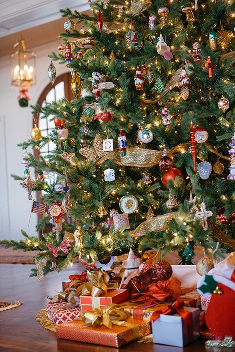 Christmas Tree Inspo, Its Christmas Eve, Cozy Christmas Decor, There's No Place Like Home, Christmas Decor Inspiration, Christmas Interiors, Christmas Feeling, Simple Christmas Tree, No Place Like Home