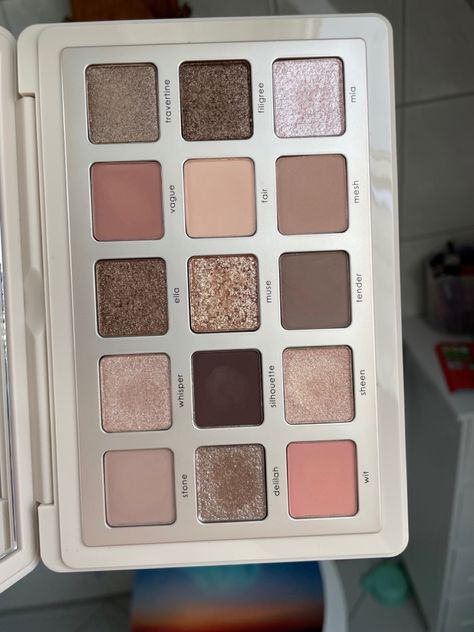 Champagne Eyeshadow, Nude Eyeshadow Palette, Soft Autumn Color Palette, Makeup Starter Kit, Makeup Pallets, Makeup Supplies, Nude Palette, Nude Eyeshadow, Fancy Makeup