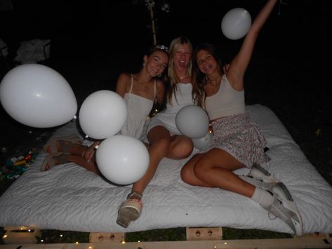 White Birthday Party, Sweet Sixteen Parties, Party Pictures, White Party, Sweet Sixteen, Pictures Of You, White Aesthetic, Sweet 16, Birthday Party