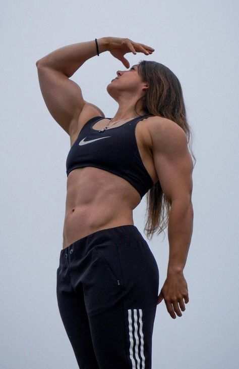 Buff Woman, Masc Women, Buff Women, Abs Women, Fitness Inspiration Body, Poses References, Muscle Girls, Fit Chicks, Muscle Women