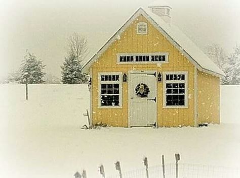 Yellow potting shed in the snow. Garden Shed Colours, Yellow Shed, Cabin Colors, Cottage Yellow, Garden Follies, Small Cabins, Yellow Christmas, Garden Fence Art, Ideas For Garden