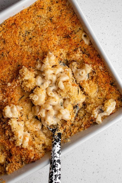 An insanely delicious (and easy!) Gouda mac and cheese to wow your family and friends. With a next level crumb topping. Breadcrumb Topping For Mac And Cheese, Mac And Cheese Bread Crumb Topping, Mac And Cheese Recipe With Bread Crumbs, Mac And Cheese With Bread Crumb Topping, Mac And Cheese With Bread Crumbs, Baked Mac And Cheese Recipe With Bread Crumbs, Bread Crumb Topping, Gouda Mac And Cheese, Burnt Butter