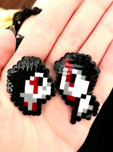 My Chemical Romance Perler Beads, Mcr Perler Bead Patterns, Punk Perler Beads, Perler Bead Patterns Emo, Emo Perler Bead Patterns, Mcr Pixel Art, Mcr Perler Beads, Goth Perler Bead Patterns, Emo Perler Beads