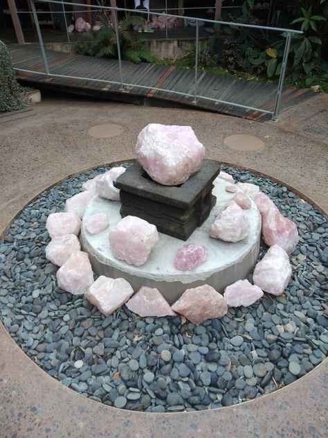 Rose Quartz Garden, Crystals In Garden, Chakra Garden, Crystals Room, Rock Collection Display, Crystal Room Decor, Crystal Room, Minerals Crystals Rocks, Sacred Circle