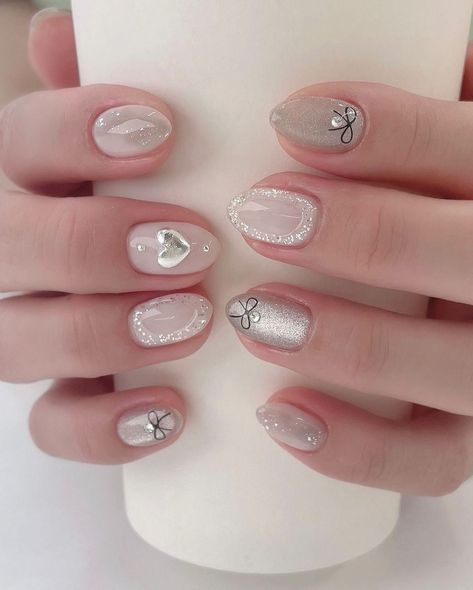 Pink Snow Nails, Winter Gel Nails Short, Short Gel Nails, Fancy Nails Designs, Beauty Nails Design, Edgy Nails, Daisy Nails, Casual Nails, Classic Nails