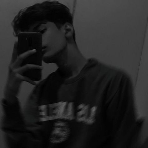 Boy No Face Aesthetic, Boy No Face, Mirror Selfie Boy No Face Aesthetic, Mirror Selfie Boy, No Face Aesthetic, Selfie Boy, Blur Picture, Instagram Profile Pic, Male Profile