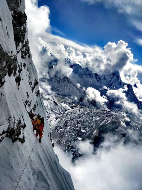 K2 Mountain, Mountaineering Climbing, Mountain Landscape Photography, My Favorite Quotes, Nature Hikes, Sport Outdoor, Ice Climbing, The Mountains Are Calling, Mountain Climbing