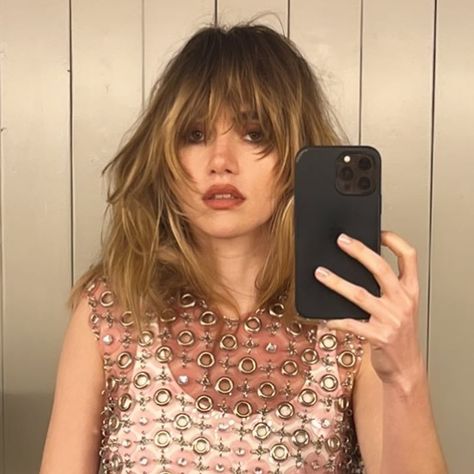 Suki Waterhouse Short Hair, Sumi Waterhouse Hair, Suki Waterhouse Bangs, Silo Waterhouse Hair, Suki Waterhouse Fringe, Suki Waterhouse Hair, Suki Waterhouse Curtain Bangs, Sukiyaki Waterhouse Hair, Wiki Waterhouse Hair