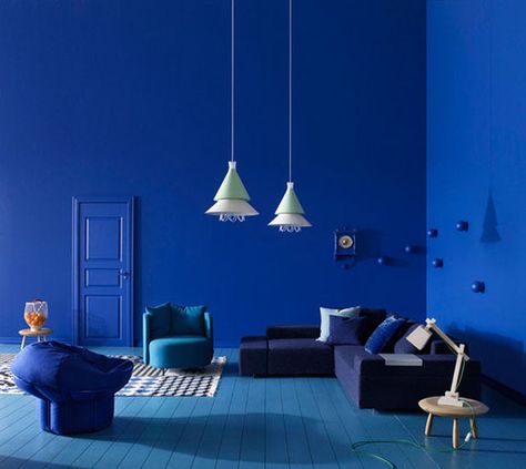 Rich Blue and Pink Interior Decorating, Paint Colors and Modern Color Trends Blue Painted Walls, Corner Sofa Set, Blue Living Room, Design Del Prodotto, Blue Rooms, Pink Interior, Blue Interior, Blue Walls, White Interior