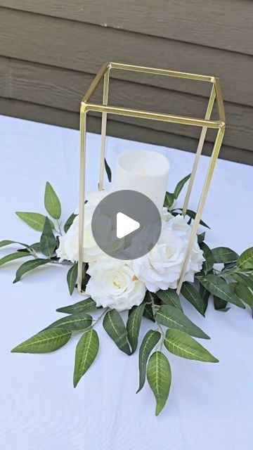 Diy Floral Lantern, Metal Lantern Decor Ideas, Wedding Lantern Centerpieces, Lanterns With Flowers, Lantern Centerpiece Wedding, Lantern Centerpieces, Wedding Lanterns, Metal Lanterns, Lanterns Decor