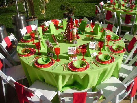 grinch christmas table decor | kinda grinchish table setting. . wonder if i could find cute plates ... Grinchmas Ideas, Grinchmas Party, Coworker Appreciation, Ideas Decoracion Navidad, Christmas Party Table Decorations, Outdoor Christmas Party, Christmas Classroom Treats, Elegant Christmas Party, Ward Christmas Party