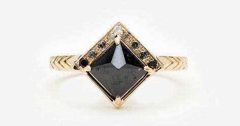 Vintage-Inspired-Black-DiamondVintage inspired black diamond. Image via Digby and Iona. Classic Diamond Ring, Black Engagement Ring, Black Diamond Engagement, Trending Engagement Rings, Traditional Diamond, Ring Trends, Best Engagement Rings, Black Diamond Ring Engagement, Black Diamond Ring